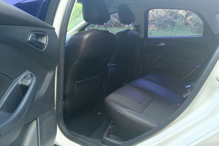 福特 福克斯 2012款 三厢 1.6L 自动风尚型中控内饰7005