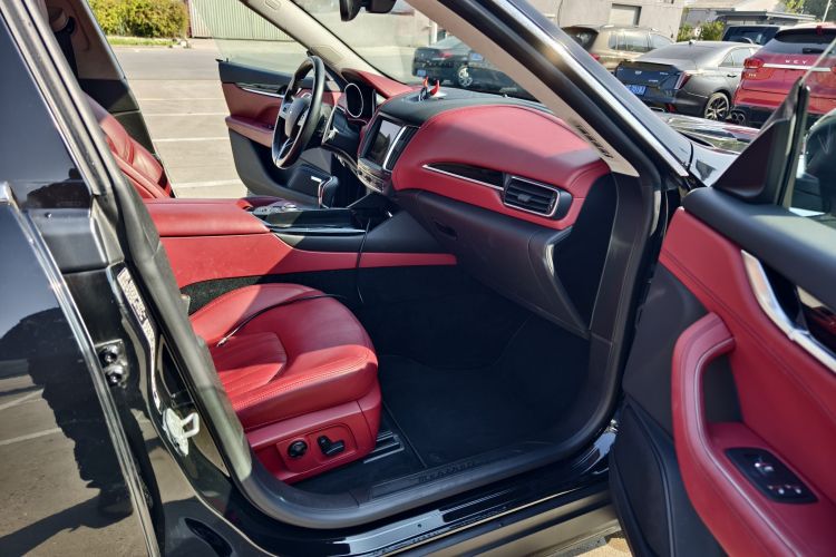 玛莎拉蒂 Levante 2016款 3.0T 标准型中控内饰7008