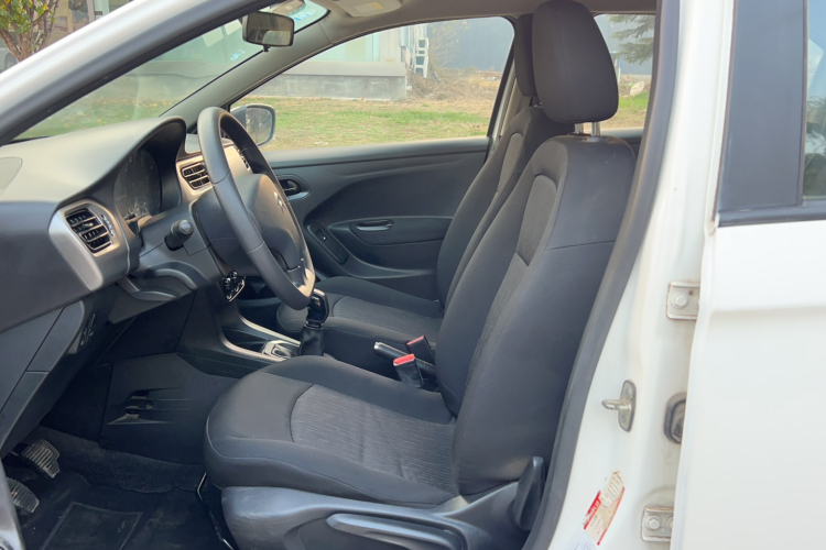 雪铁龙 爱丽舍 2016款 1.6L 手动时尚型局部细节19