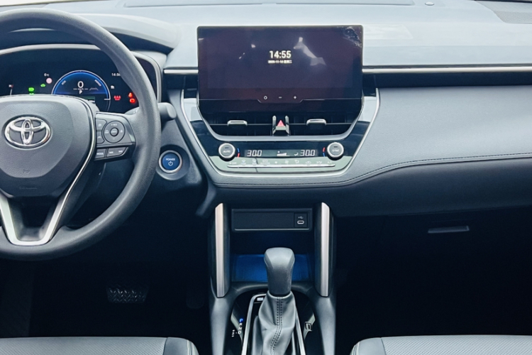 丰田 锋兰达 2023款 2.0L 智能电混双擎 豪华版中控内饰7001