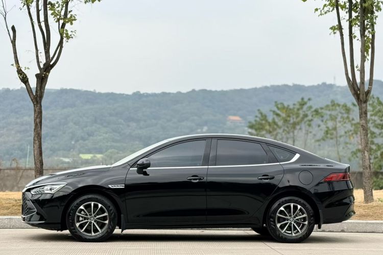 比亚迪 秦PLUS 2023款 冠军版 DM-i 55KM领先型车身外观6003