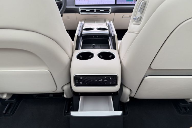 理想汽车 理想L9 2024款 Ultra中控内饰7012