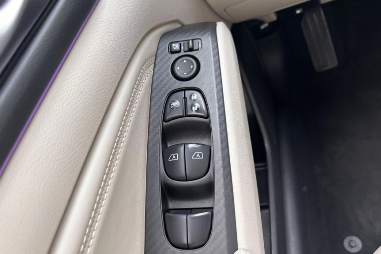 日产 天籁 2020款 2.0L XL 舒适版中控内饰7004