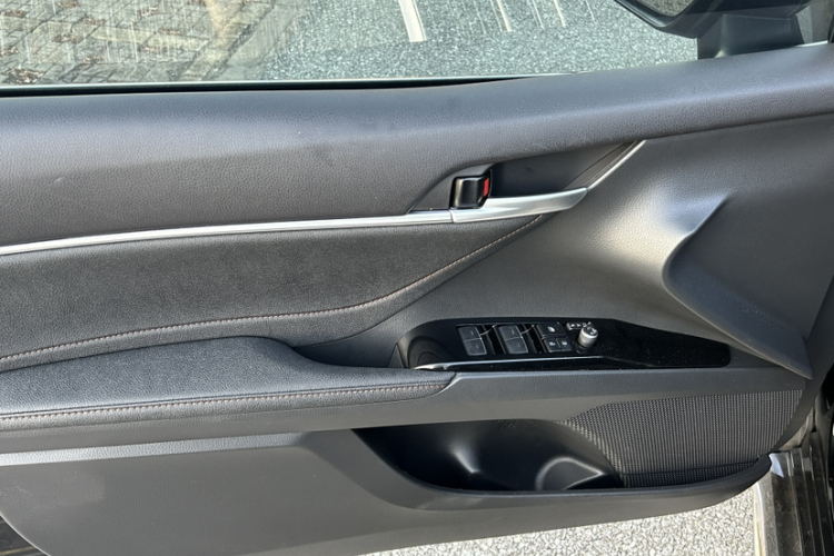 丰田 凯美瑞 2023款 2.5G 豪华版中控内饰7001