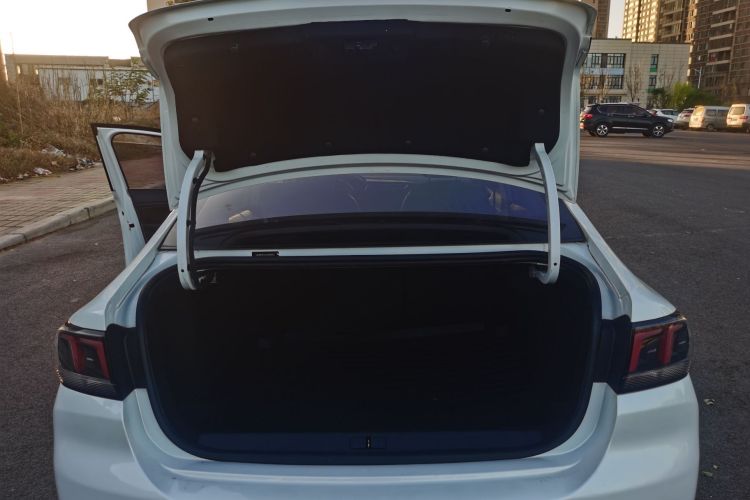 标致308 2018款 1.6L 手动时尚版局部细节23