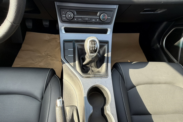 吉利汽车 帝豪 2018款 1.5L 手动向上互联版中控内饰7010