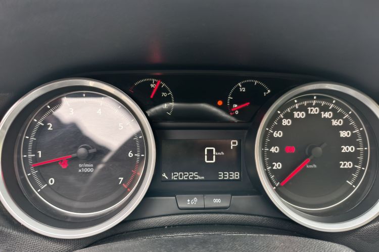 标致408 2014款 1.8L 自动豪华版中控内饰15