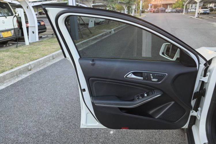 奔驰GLA 2017款 GLA 220 4MATIC 时尚型中控内饰7001