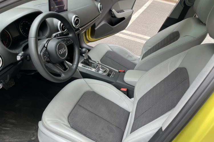 奥迪A3 2017款 Sportback 35 TFSI 时尚型中控内饰7002