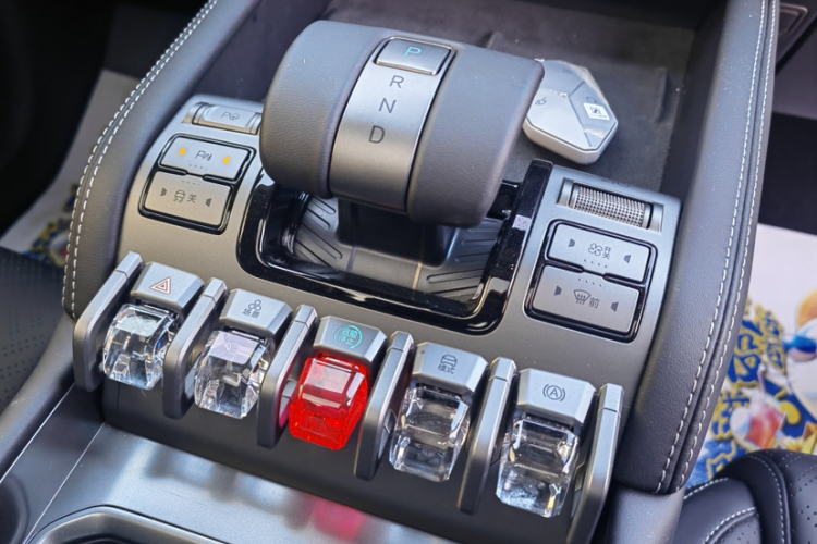 方程豹 钛3 2025款 501KM 四驱智驾Ultra版中控内饰7008