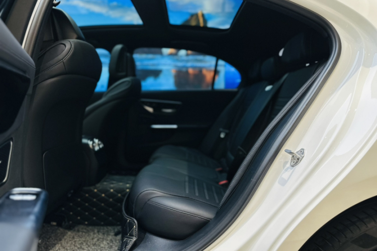 奔驰C级 2023款 改款 C 260 L 运动版中控内饰7007