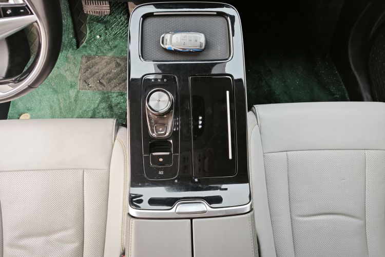 埃安 AION V 2022款 Plus 80 领袖版 三元锂中控内饰7005