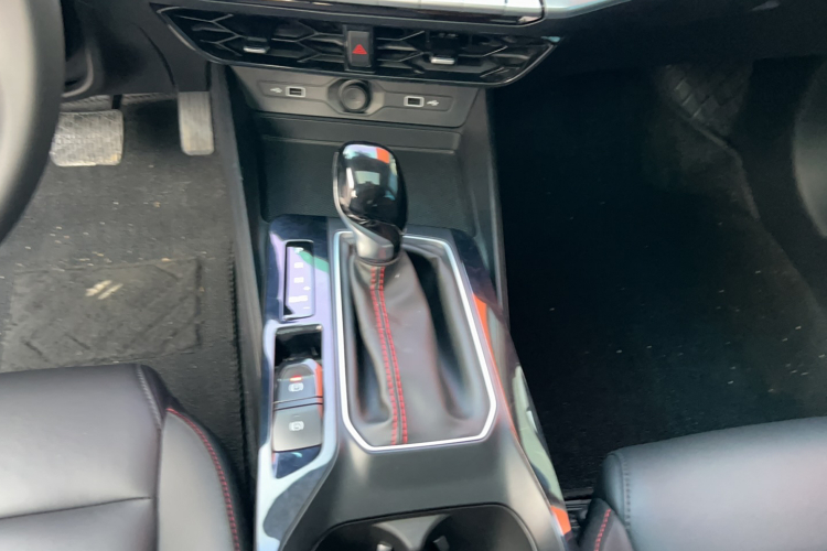 名爵 MG5 2022款 180DVVT CVT青春豪华版局部细节18