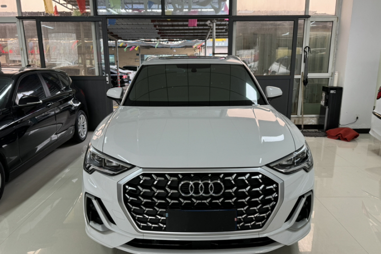 奥迪Q3 2024款 35 TFSI 时尚动感型中控内饰7009