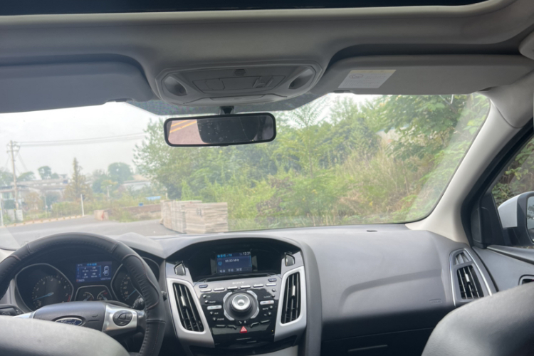 福特 福克斯 2012款 两厢 2.0L 自动豪华运动型中控内饰7004