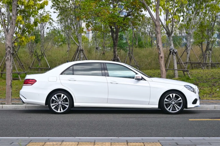 奔驰E级 2015款 改款 E 260 L 运动型车身外观6004