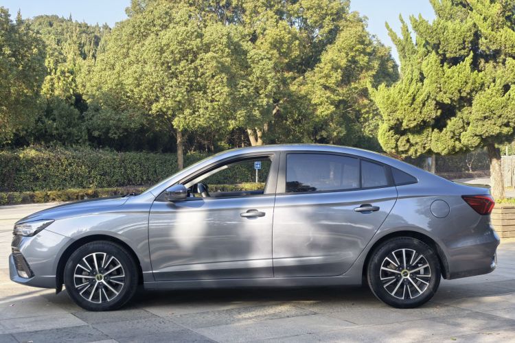 荣威i5 2021款 1.5L CVT黑金版车身外观6003