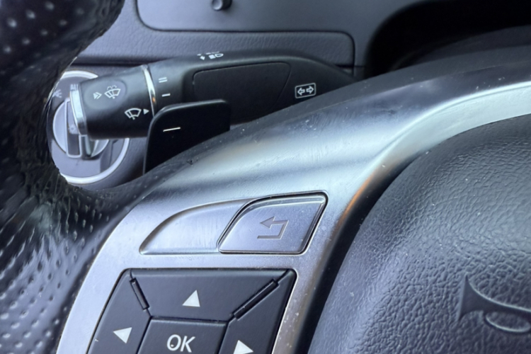 奔驰C级(进口) 2013款 C 180 轿跑版中控内饰7011