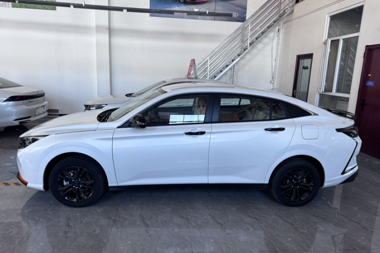 东风风神 奕炫 2025款 1.5L 荣耀版车身外观6002