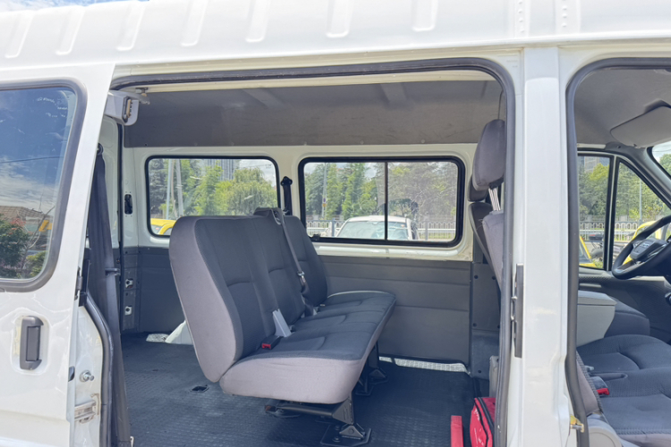 江铃 特顺 2017款 2.8T商运型短轴中顶6/7/8座JX493车身外观6003