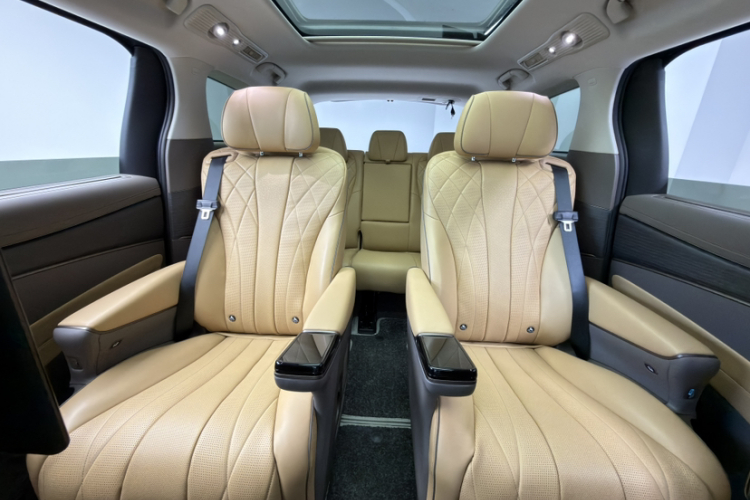 腾势D9 2022款 DM-i 970 四驱尊荣型中控内饰7004