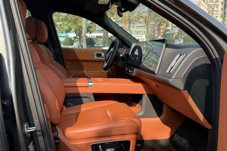 理想汽车 理想L8 2023款 Air中控内饰7010