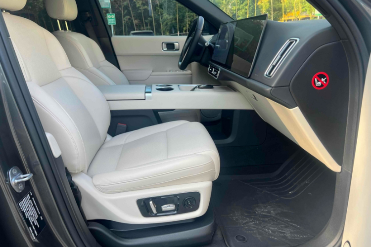 理想汽车 理想L9 2022款 Max中控内饰7003