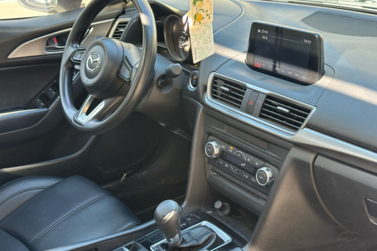 马自达3 昂克赛拉 2017款 两厢 1.5L 自动豪华型 国V中控内饰7010