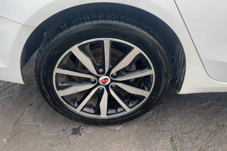 荣威i6 2018款 20T 自动旗舰版车身外观6008