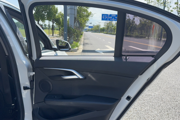 宝马1系 2020款 120i 时尚型中控内饰7007