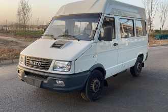 依维柯得意 2020款 2.5T A35客车单胎中顶5-9座国V