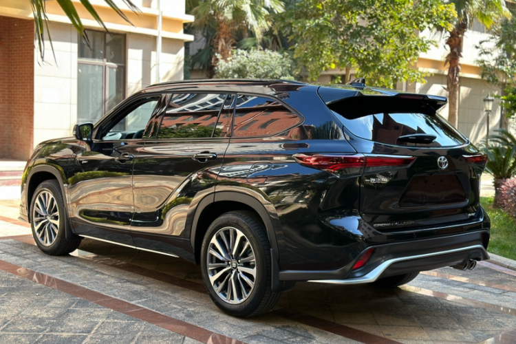 丰田 皇冠陆放 2024款 2.5L HEV四驱尊贵版车身外观6005