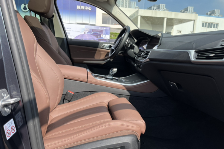 宝马X5(进口) 2022款 xDrive30i M运动套装局部细节9010