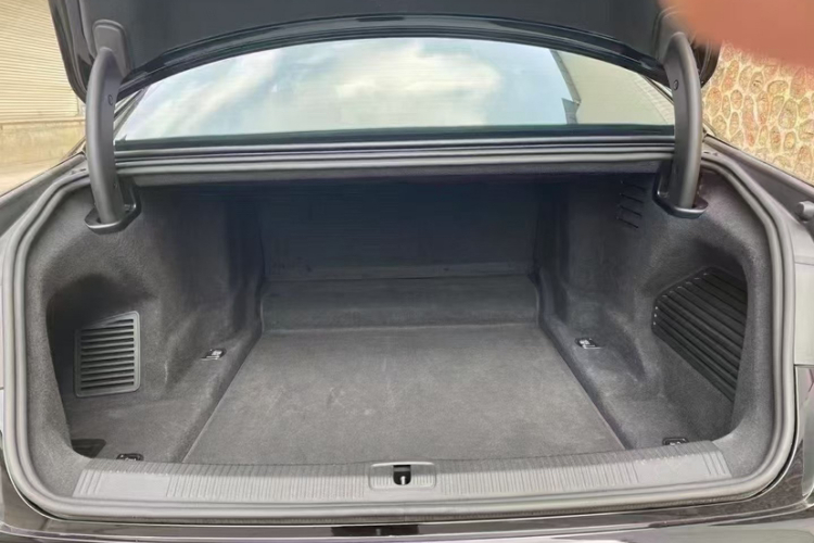 奥迪A8 2018款 A8L 55 TFSI quattro投放版尊享型中控内饰7003