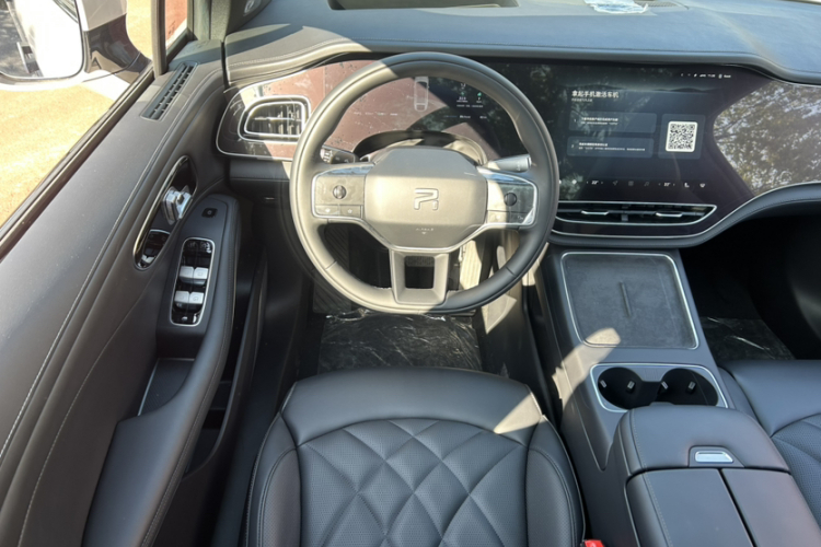 飞凡汽车 飞凡R7 2025款 长续版中控内饰7010