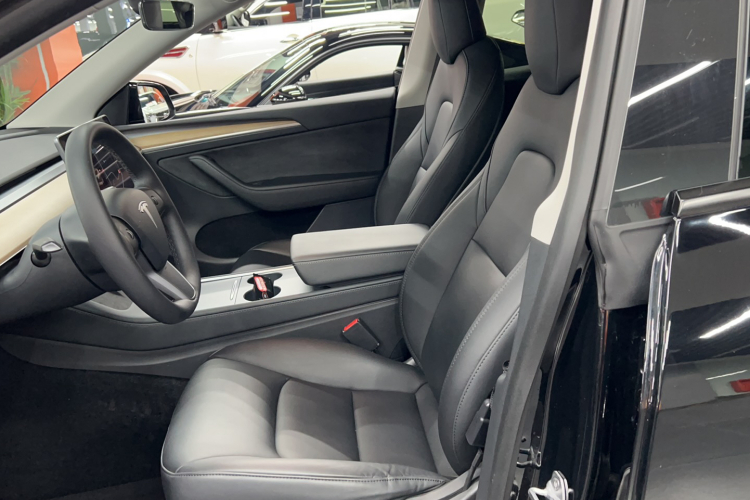 特斯拉 Model Y 2021款 标准续航后驱版中控内饰7003