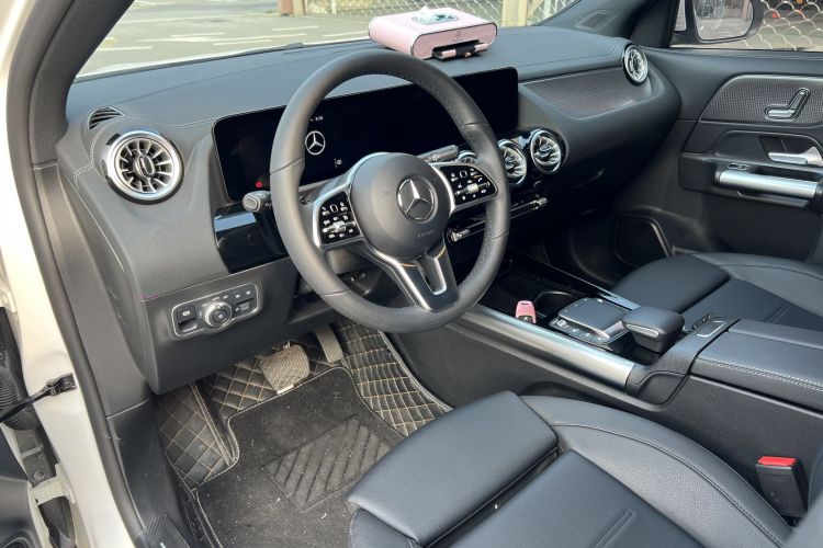 奔驰GLA 2023款 GLA 220中控内饰7003