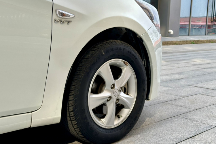 现代 瑞纳 2014款 1.4L 手动智能型GLS车身外观6006