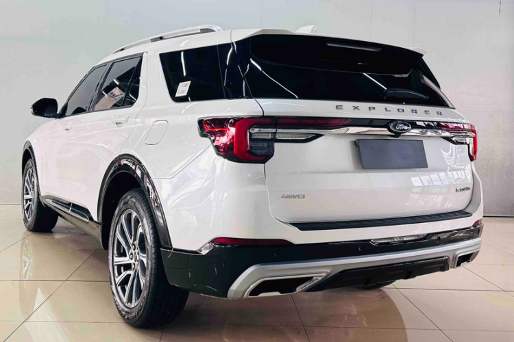 福特 探险者 2025款 2.3T EcoBoost 四驱穿越版 5座车身外观6003