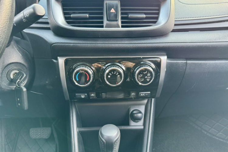 丰田 YARiS L 致炫 2020款 致炫X 1.5L CVT领先版中控内饰7011