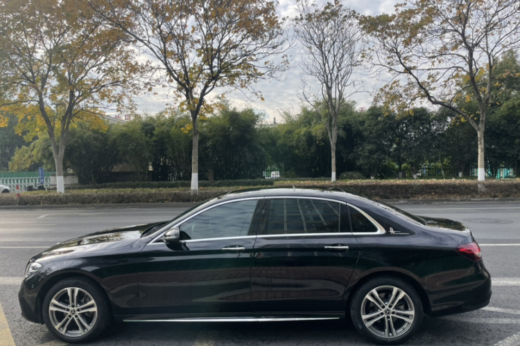 奔驰E级 2022款 改款 E 260 L 运动型车身外观6004