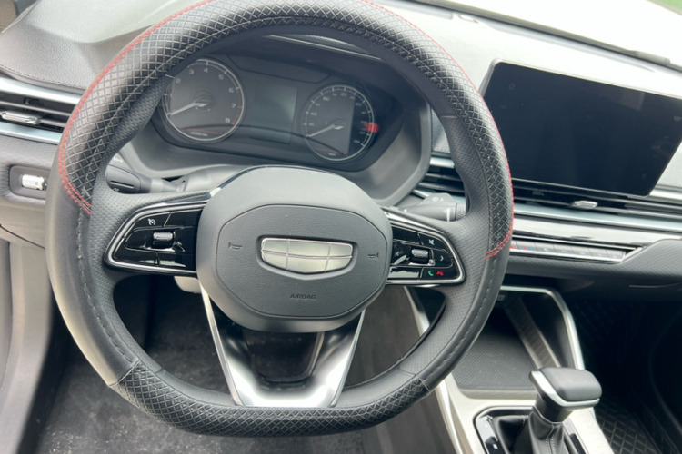 吉利汽车 帝豪 2025款 第4代 1.5L CVT星耀版中控内饰7001