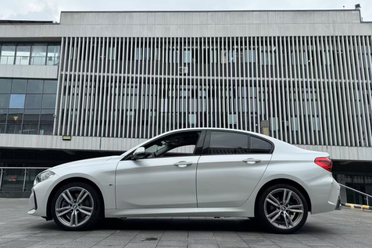 宝马1系 2019款 120i 领先型M运动套装车身外观6004