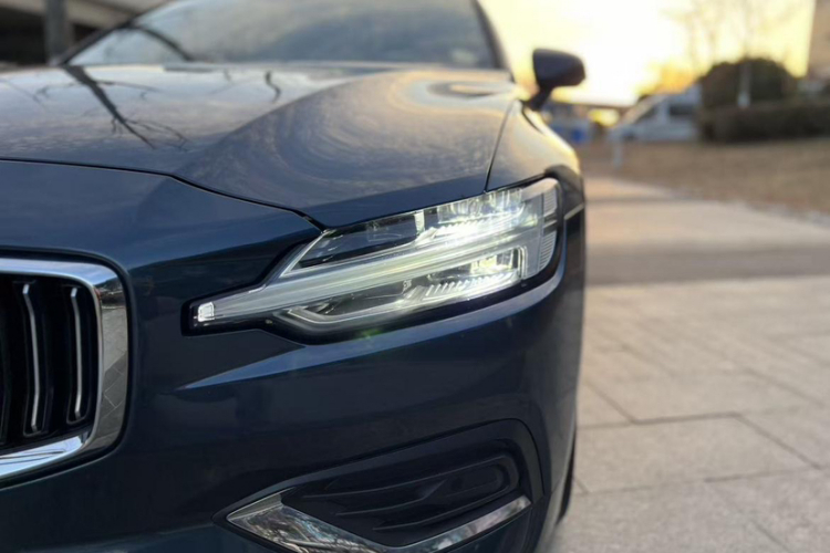 沃尔沃S60 2022款 B4 智逸豪华版车身外观6005