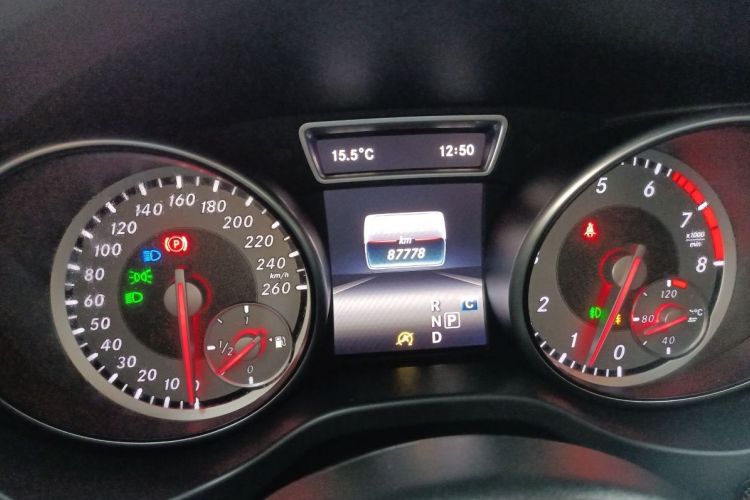 奔驰GLA 2016款 GLA 200 动感型中控内饰15