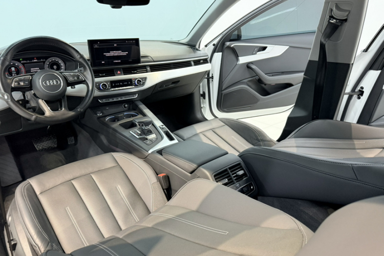 奥迪A4L 2020款 40 TFSI 豪华致雅型中控内饰7001