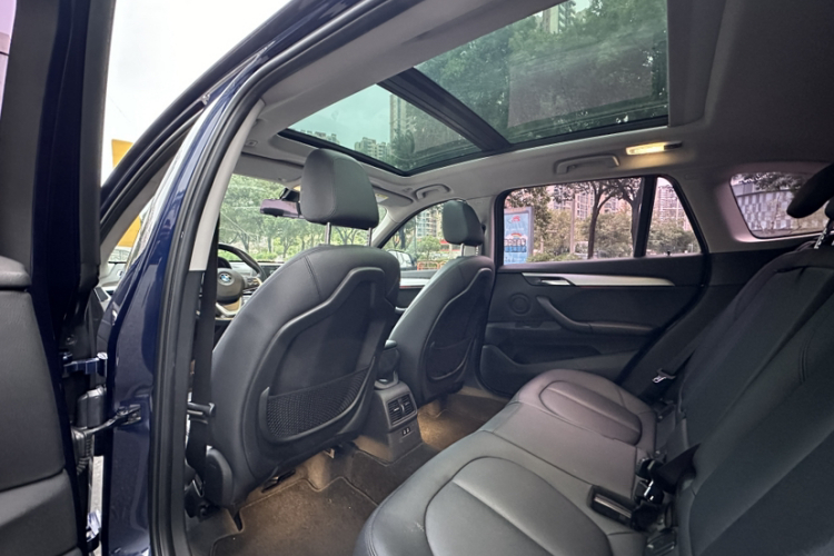 宝马X1 2019款 sDrive18Li 时尚型中控内饰7004