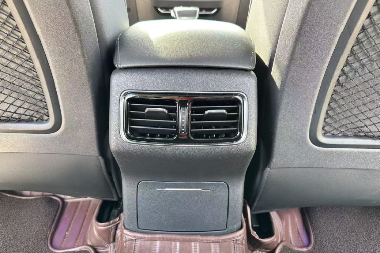 红旗HS5 2019款 2.0T 智联旗享版中控内饰7014