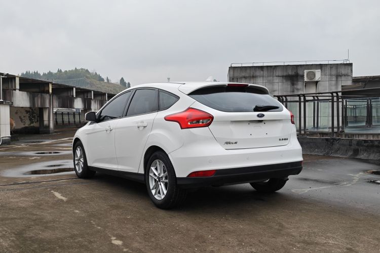 福特 福克斯 2015款 两厢 1.6L 自动风尚型车身外观6004