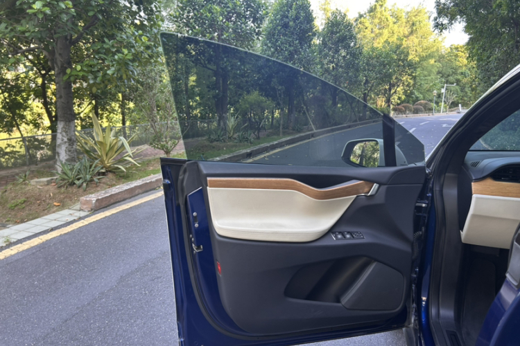 特斯拉 Model X 2019款 长续航版中控内饰7015